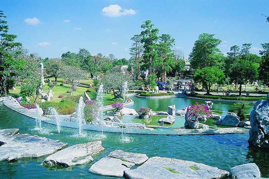 The million stone. Сад миллионолетних камней Паттайя. Таиланд парк миллионолетних камней в Паттайе. Паттайя парк миллионолетних камней и крокодиловая ферма. Нонг Нуч Паттайя.